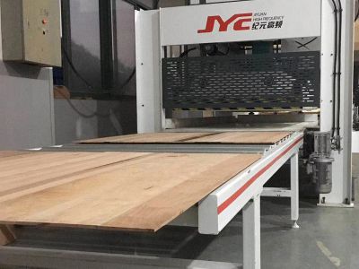 Máquina encoladora de bordes de alta frecuencia (Con transportador)